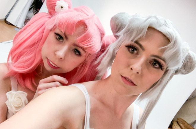 Cosplayer aus Sailor Moon in einem Gruppenbild