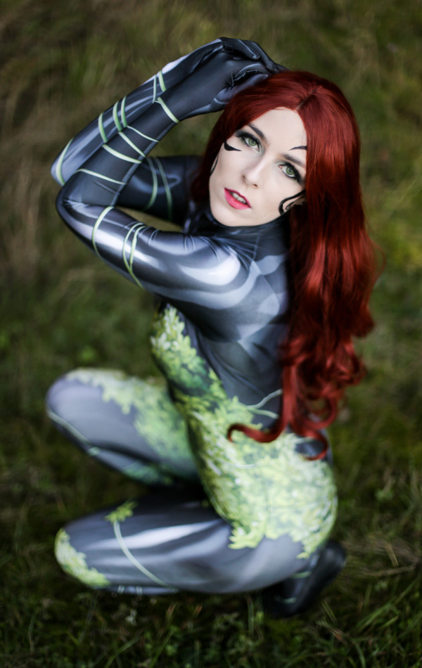 Poison Ivy New 52 DC Comics Cosplay Costume Posing