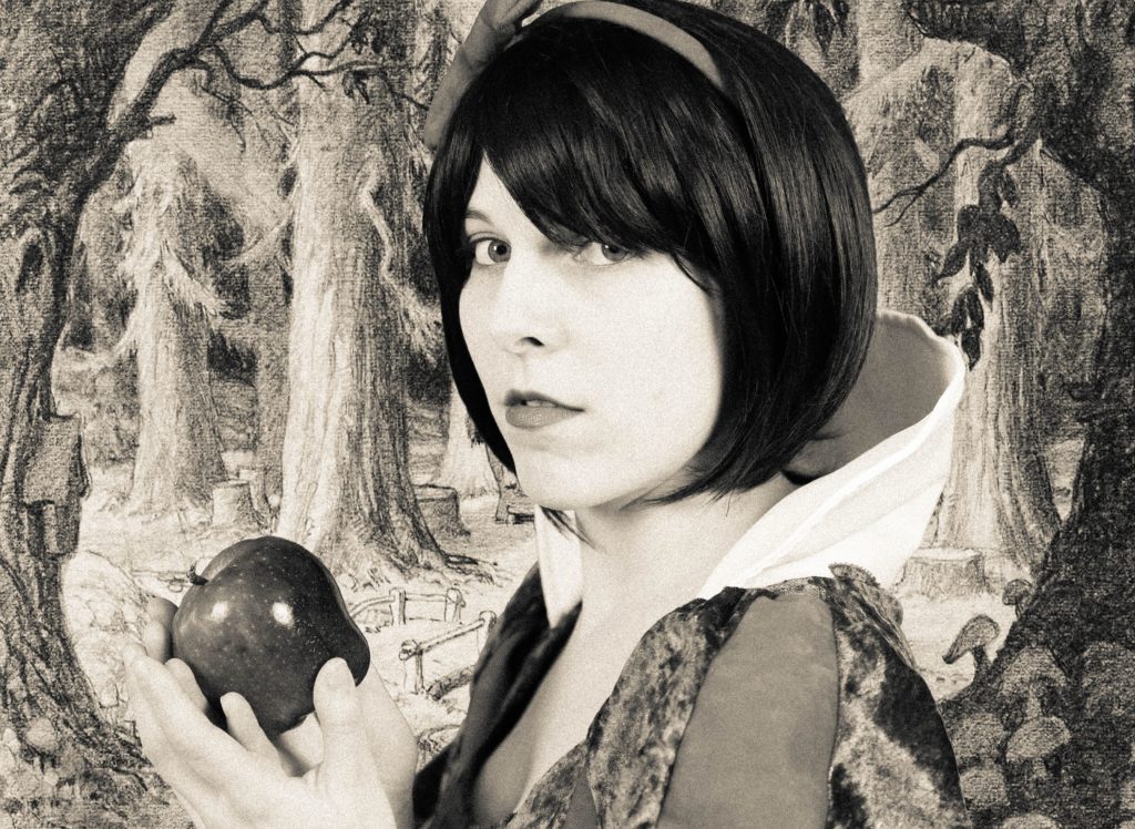 Snow White Schneewittchen Disney Cosplay SajaLyn