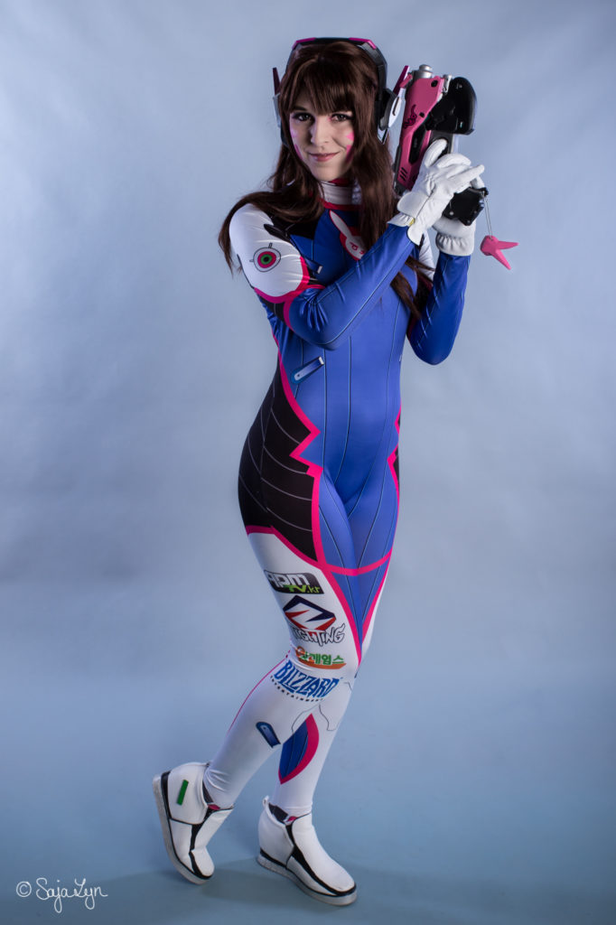 Cosplayer als D.Va (Overwatch)