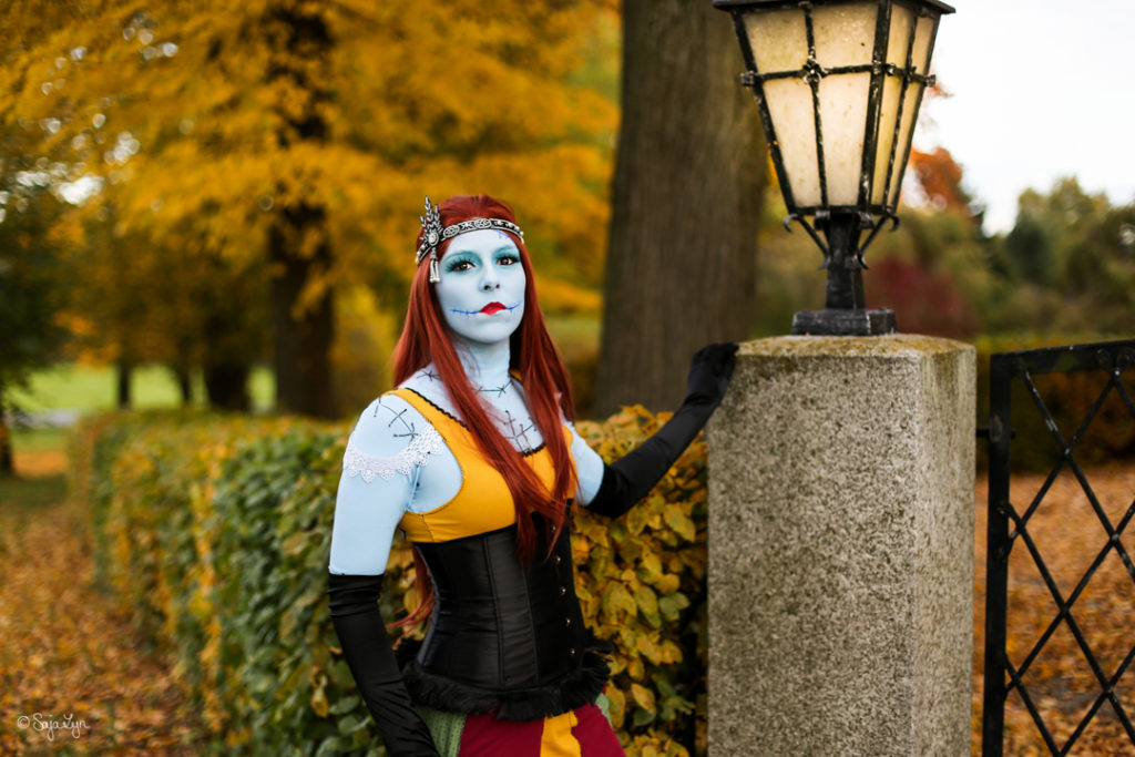 Cosplayer als Sally (The Nightmare Before Christmas)