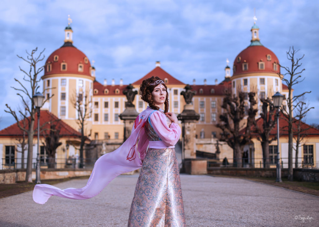 SajaLyn Cosplay Aschenbrödel Moritzburg Haselnüsse Cinderella Popelku Ballkleid