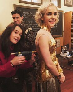 SajaLyn sabrina spellman gold dress chilling adventures of season 2 cosplay kostüm Kiernan Shipka Masquerade