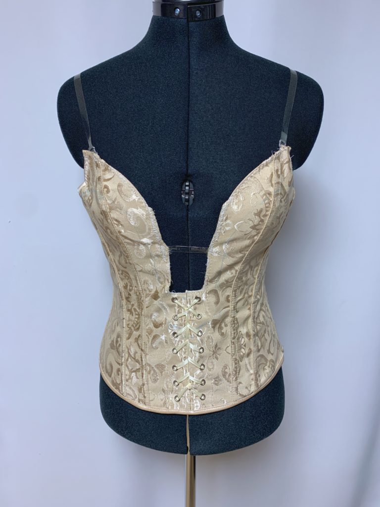 SajaLyn sabrina spellman gold dress chilling adventures of season 2 cosplay kostüm Kiernan Shipka Masquerade