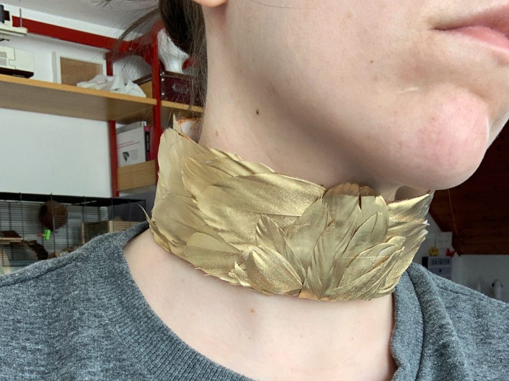 SajaLyn sabrina spellman gold dress chilling adventures of season 2 cosplay kostüm Kiernan Shipka Masquerade
