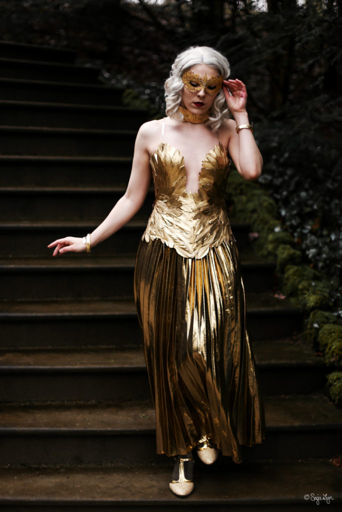 SajaLyn sabrina spellman gold dress chilling adventures of season 2 cosplay kostüm Kiernan Shipka Masquerade