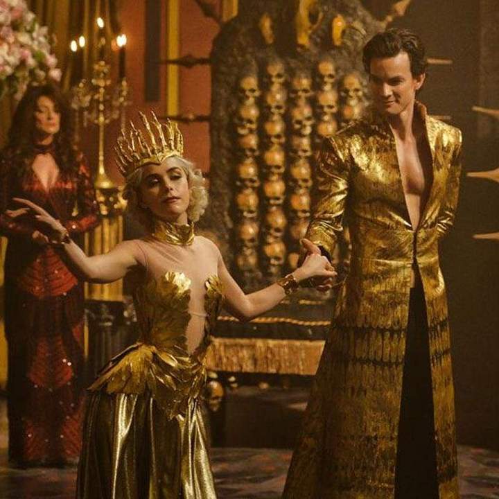 SajaLyn sabrina spellman gold dress chilling adventures of season 2 cosplay kostüm Kiernan Shipka Masquerade