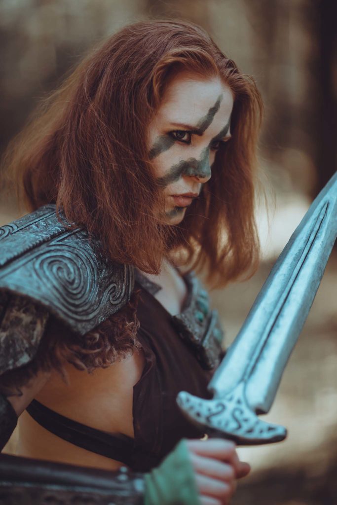 Cosplayer in Rüstung