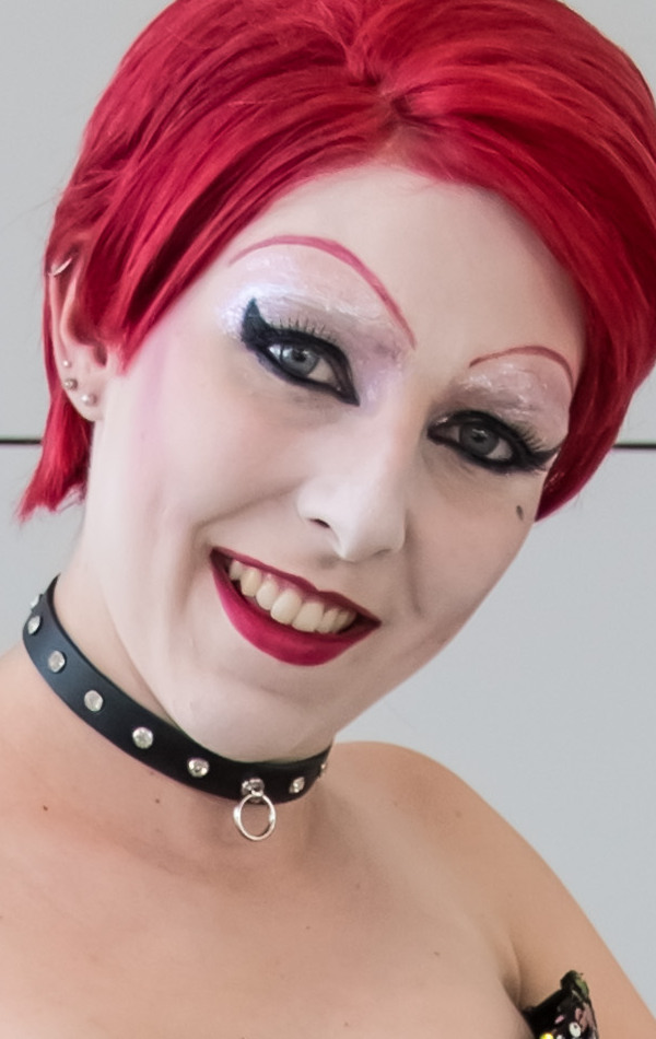 Cosplayer als Columbia aus The Rocky Horror Picture Show