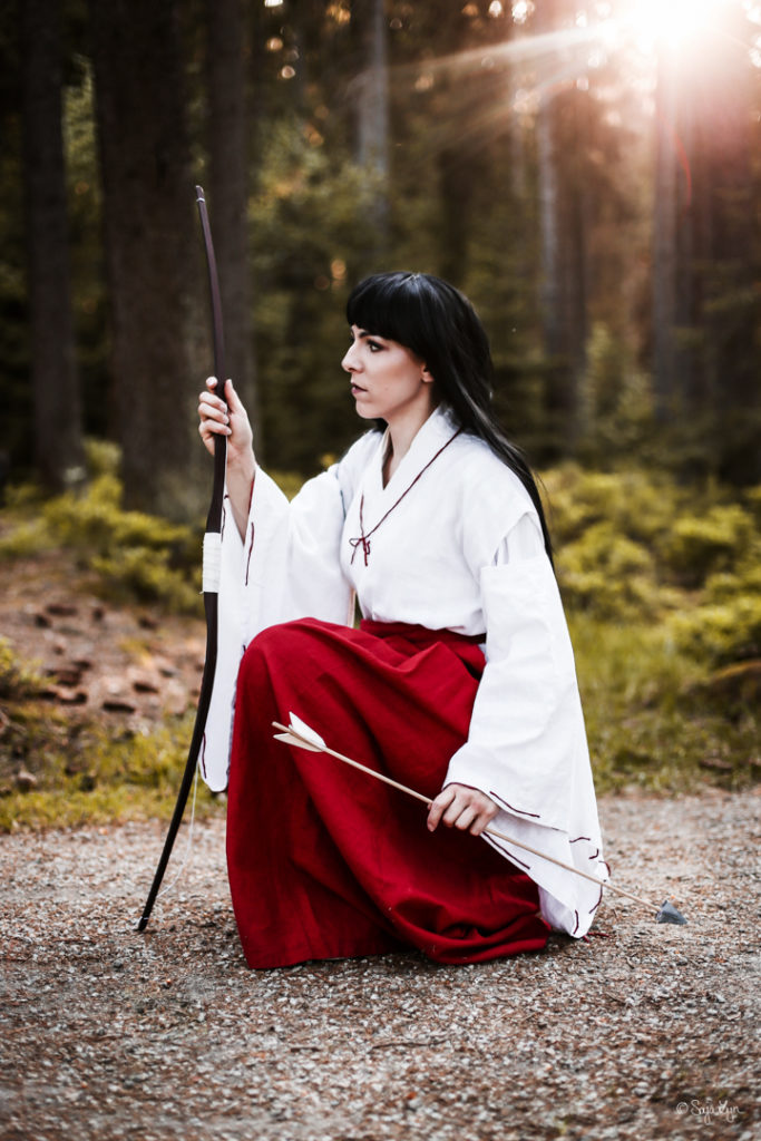 Cosplayer als Kikyo aus InuYasha