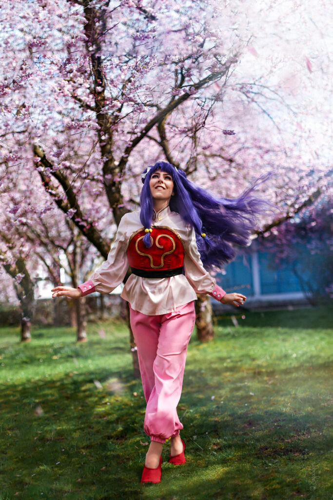 Cosplayer als Shampoo aus Ranma 1/2 mit wehenden Haaren