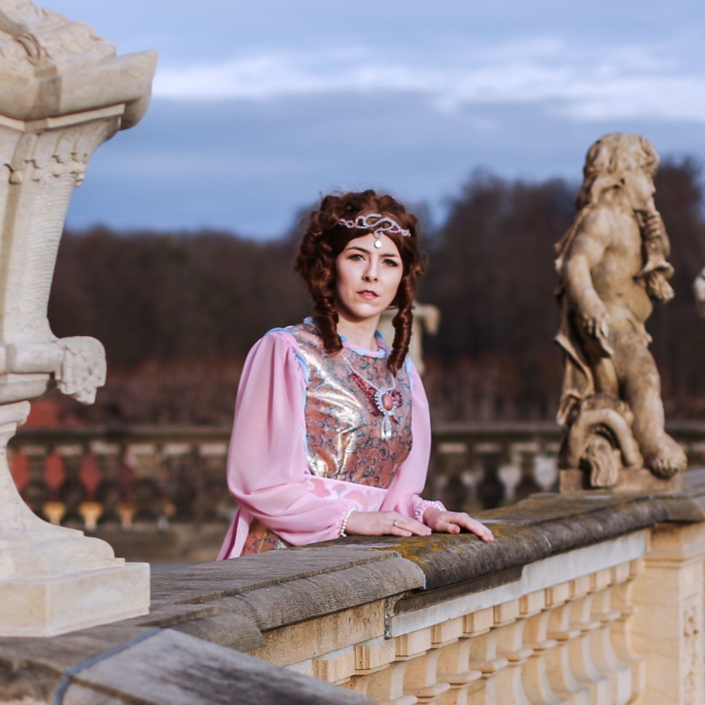 Aschenbrödel Ballkleid Popelka Drei Haselnüsse Cosplay SajaLyn Tři oříšky pro Popelku